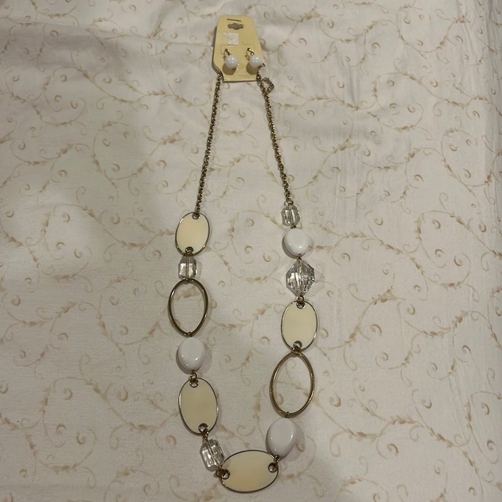Ivory and white necklace set